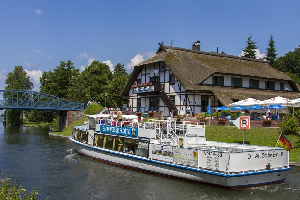 Hotel & Restaurant Lenzer Krug Malchow  Bagian luar foto