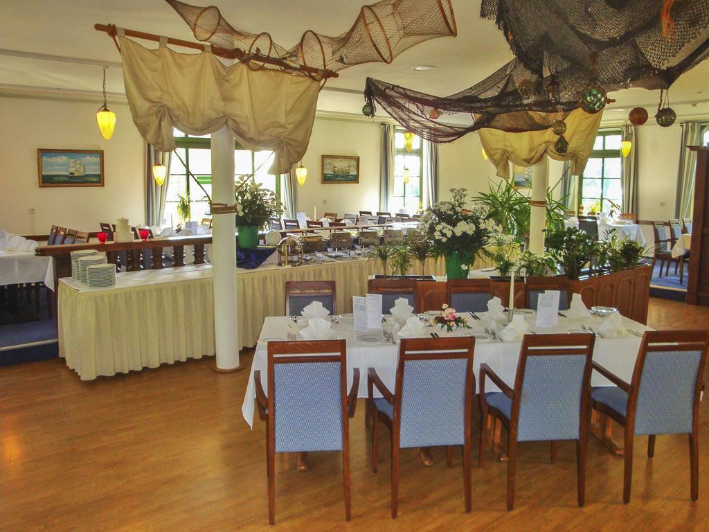 Hotel & Restaurant Lenzer Krug Malchow  Bagian luar foto