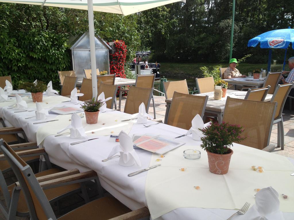 Hotel & Restaurant Lenzer Krug Malchow  Bagian luar foto