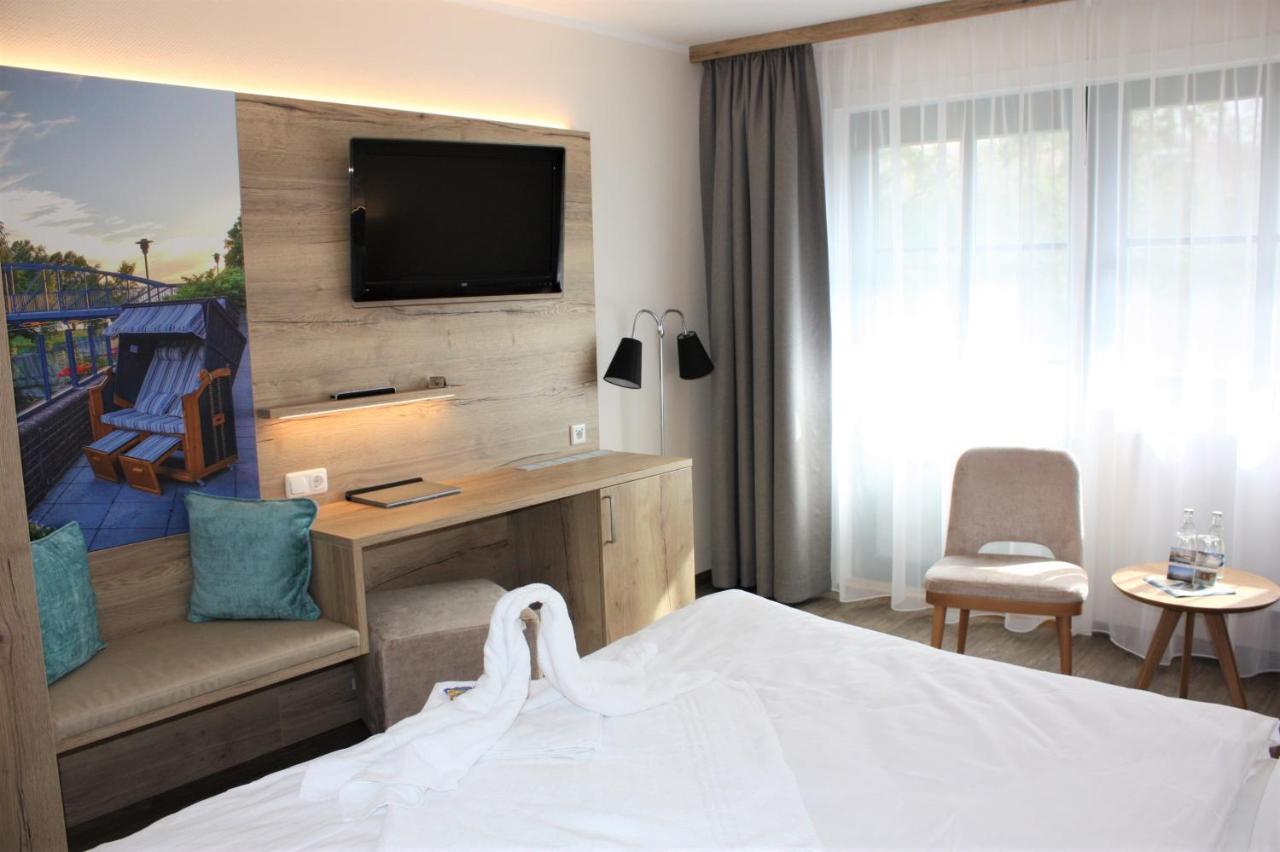 Hotel & Restaurant Lenzer Krug Malchow  Bagian luar foto