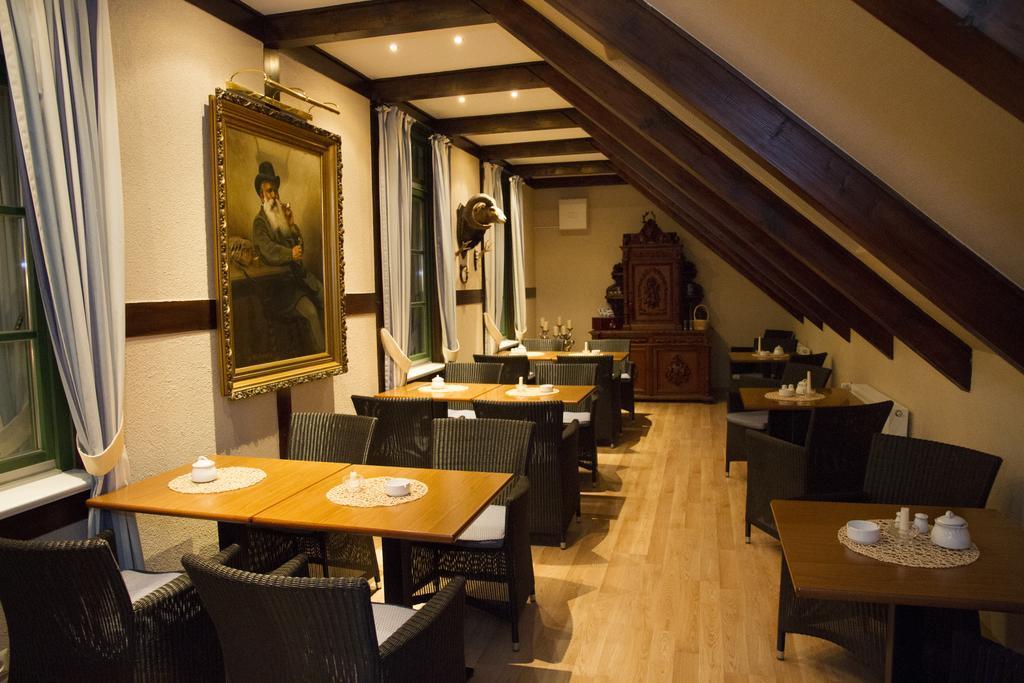 Hotel & Restaurant Lenzer Krug Malchow  Bagian luar foto