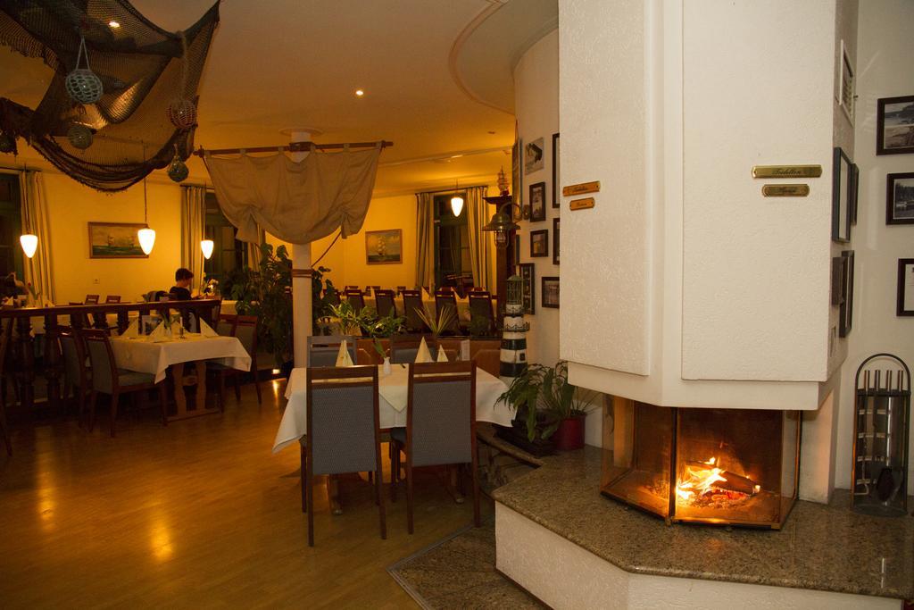 Hotel & Restaurant Lenzer Krug Malchow  Bagian luar foto